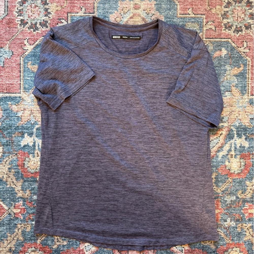 REI Active Pursuits Short Sleeve Top Size Medium Purple-Grey